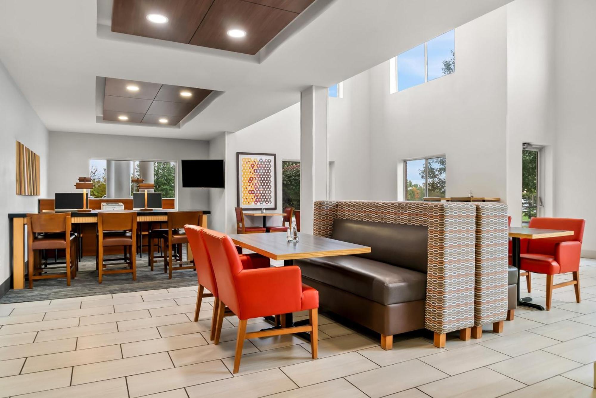 Holiday Inn Express Hotel & Suites Marion By Ihg Esterno foto