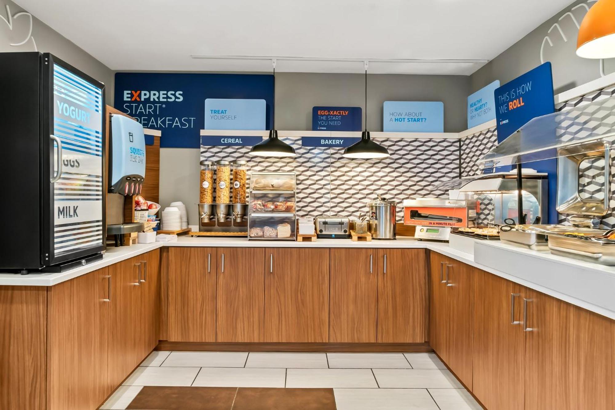 Holiday Inn Express Hotel & Suites Marion By Ihg Esterno foto