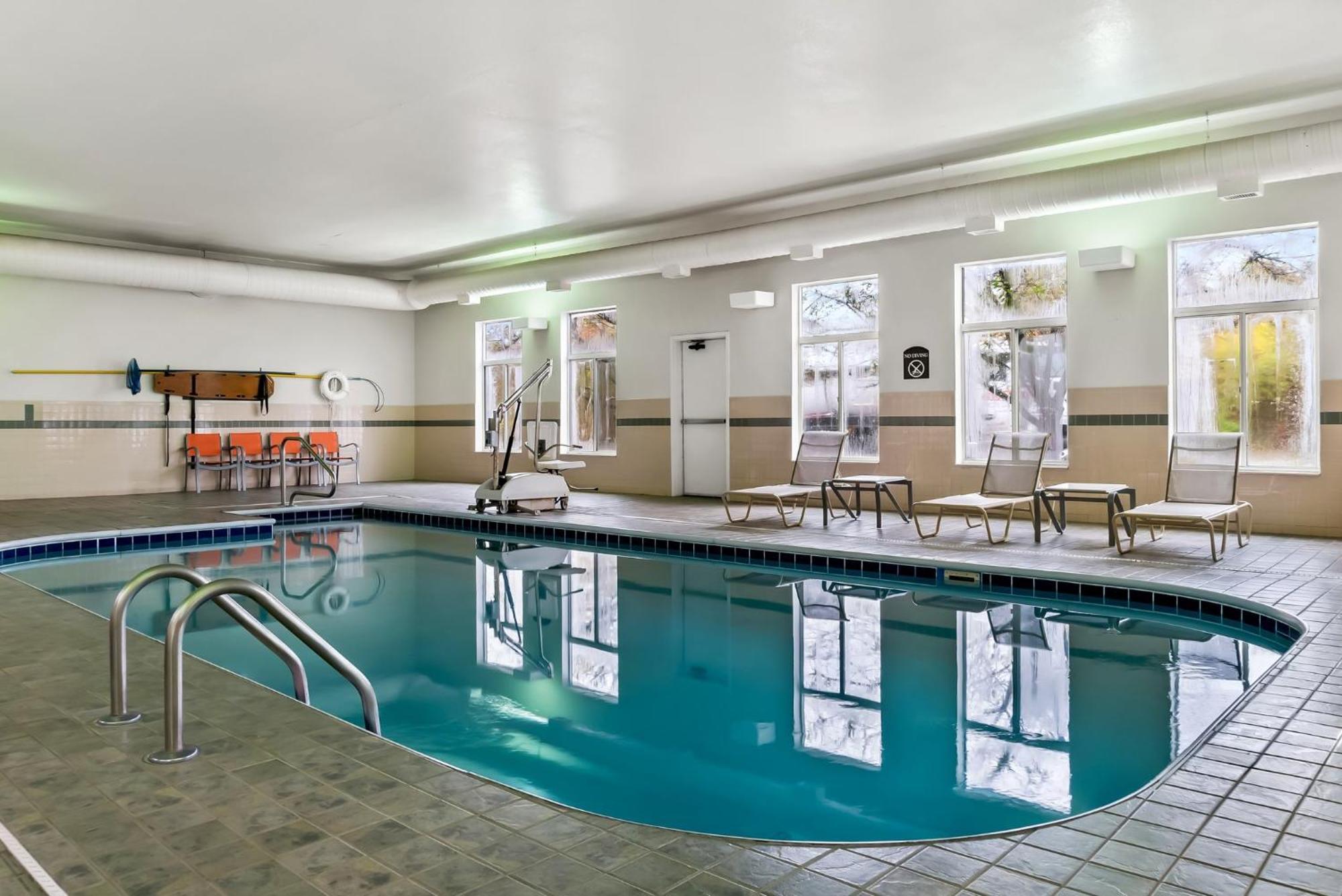 Holiday Inn Express Hotel & Suites Marion By Ihg Esterno foto